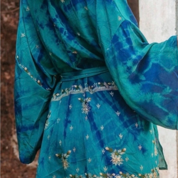 Sunchild Short Kimono - Picture 2 of 4